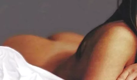સુંદરતા Striptease સુંદર porno બેડ